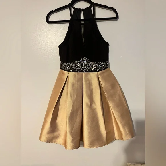 Vintage Teeze Me Elegant Black and Gold Dress - Picture 1 of 3